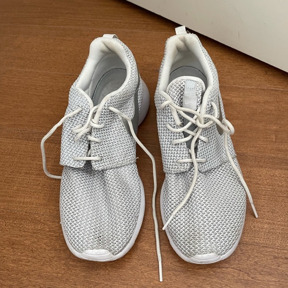 Nike Shoes - Nike Roshe One Sneaker in Light Grey/Silver